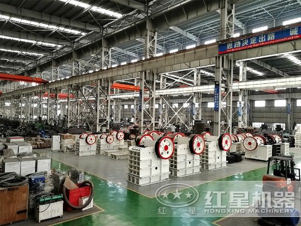 時產50噸，出料0.2-0.3mm的大理石制砂機車間一角