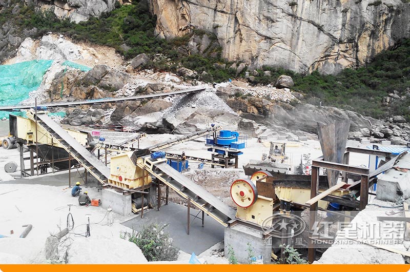 四川宜賓鵝卵石制砂項(xiàng)目現(xiàn)場 四川宜賓鵝卵石制砂項(xiàng)目現(xiàn)場