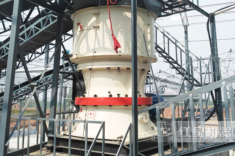 方案一:配單缸液壓圓錐破、制砂機(jī)的現(xiàn)場(chǎng)圖 方案一:配單缸液壓圓錐破、制砂機(jī)的現(xiàn)場(chǎng)圖