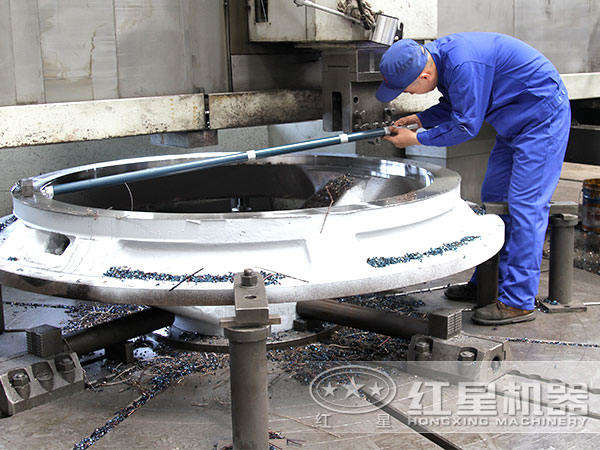 彈簧圓錐破碎機匠心的做工現場 彈簧圓錐破碎機匠心的做工現場