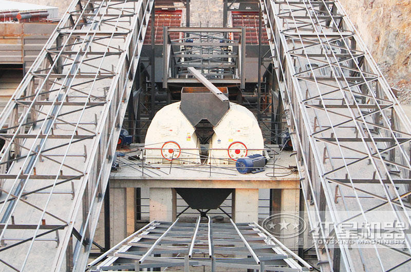 省成本重錘破石英砂工作現(xiàn)場 省成本重錘破石英砂工作現(xiàn)場