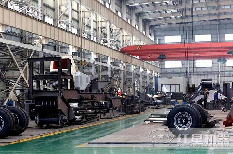 可流動的全自動錘式粉碎機車間生產(chǎn)，工匠精神，性能優(yōu)良