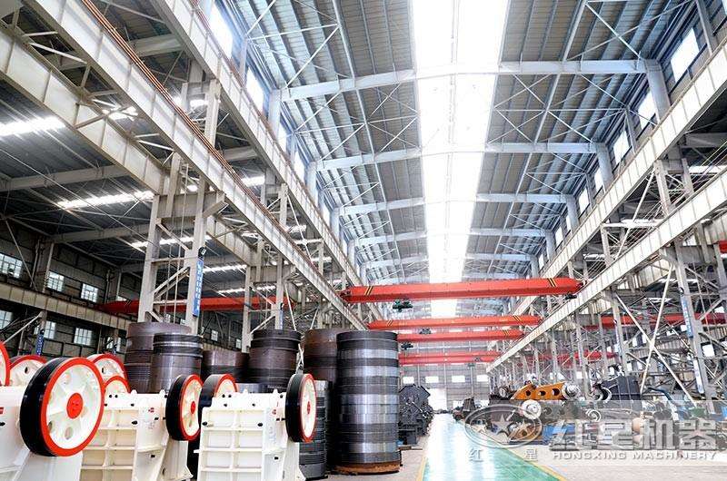 紅星大型設備生產車間，保障設備質量