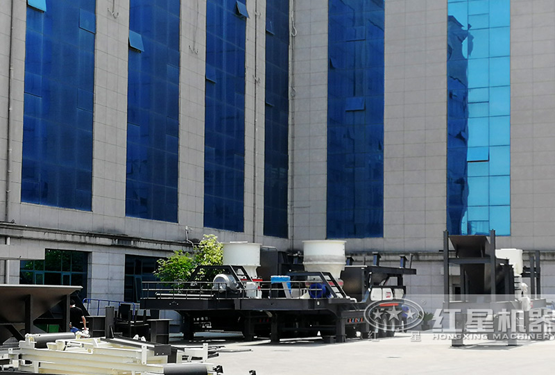 河南紅星移動碎石機器價格實惠,廠家現(xiàn)貨 河南紅星移動碎石機器價格實惠,廠家現(xiàn)貨