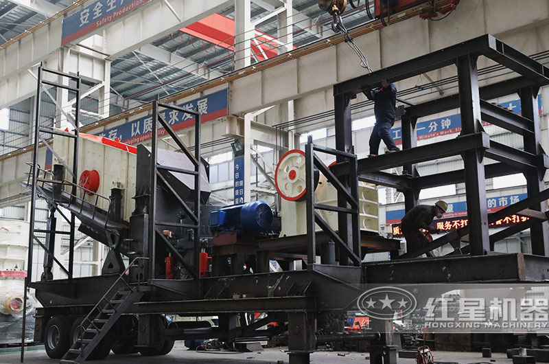 鄂破圓錐移動式破碎機:給料+粗碎+制砂+篩分 鄂破圓錐移動式破碎機:給料+粗碎+制砂+篩分