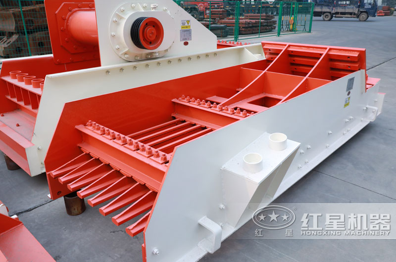 振動給料機喂料均勻,持續(xù)生產(chǎn)達15小時 振動給料機喂料均勻,持續(xù)生產(chǎn)達15小時