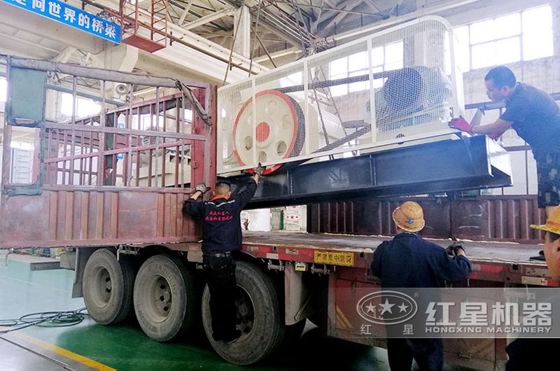 輥式破碎機(jī)車間發(fā)貨 輥式破碎機(jī)車間發(fā)貨