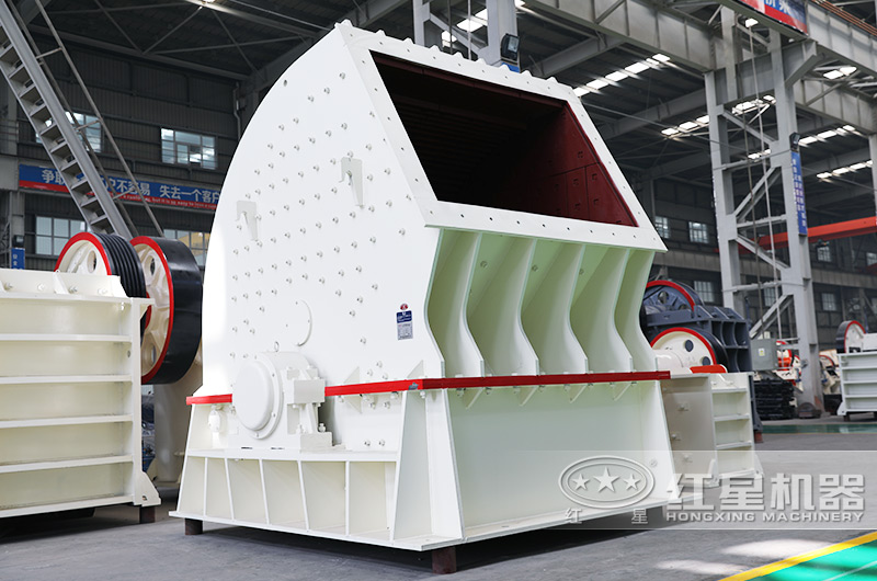 重錘式破碎機(jī)實(shí)拍,一次成型減少成本40% 重錘式破碎機(jī)實(shí)拍,一次成型減少成本40%