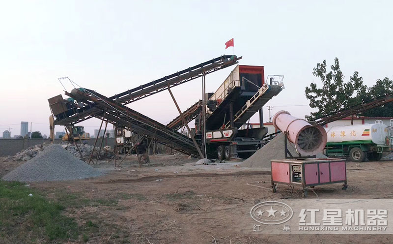移動制砂機作業(yè)現(xiàn)場配置噴淋裝置 移動制砂機作業(yè)現(xiàn)場配置噴淋裝置