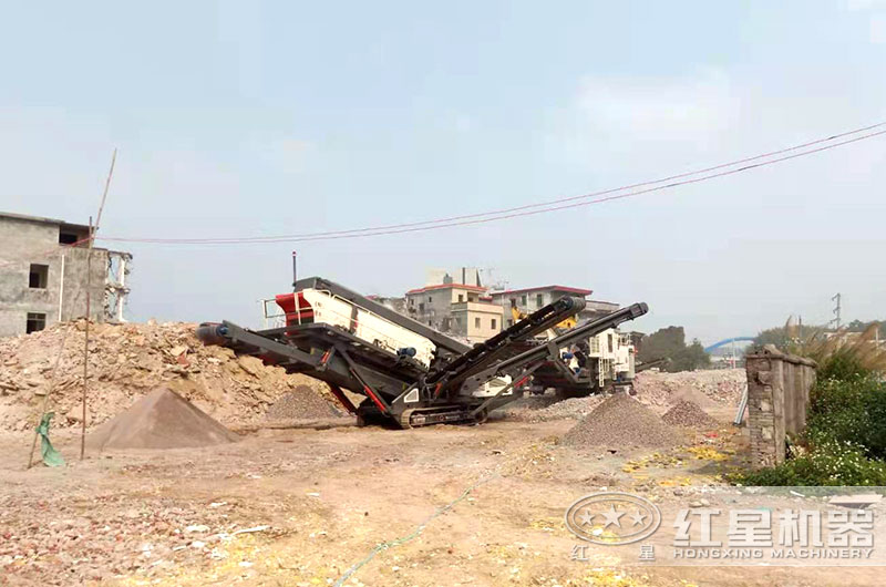 大型環保車載移動磕石機生產現場 大型環保車載移動磕石機生產現場