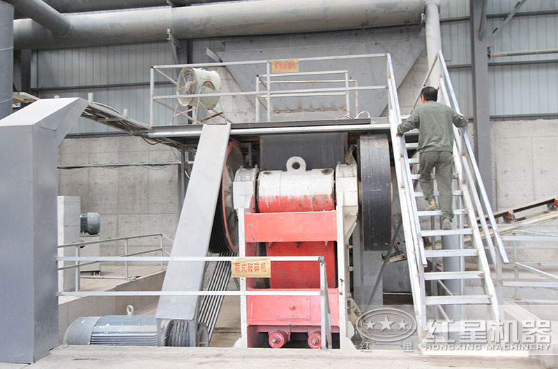 顎式破碎機(jī)工作現(xiàn)場(chǎng)實(shí)拍圖 顎式破碎機(jī)工作現(xiàn)場(chǎng)實(shí)拍圖