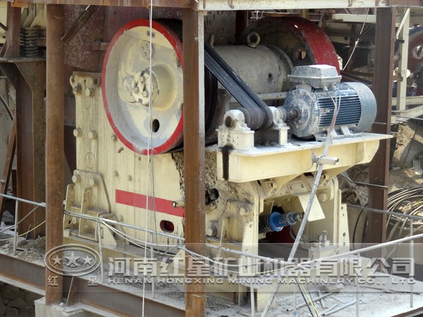 浮石顎式破碎設備現場圖 浮石顎式破碎設備現場圖