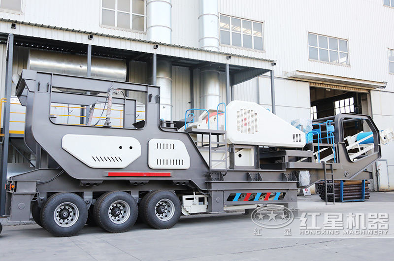 安山巖輪胎移動破碎站，搭配鄂破用于粗碎