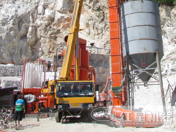 方英石磨粉生產(chǎn)線現(xiàn)場(chǎng) 方英石磨粉生產(chǎn)線現(xiàn)場(chǎng)