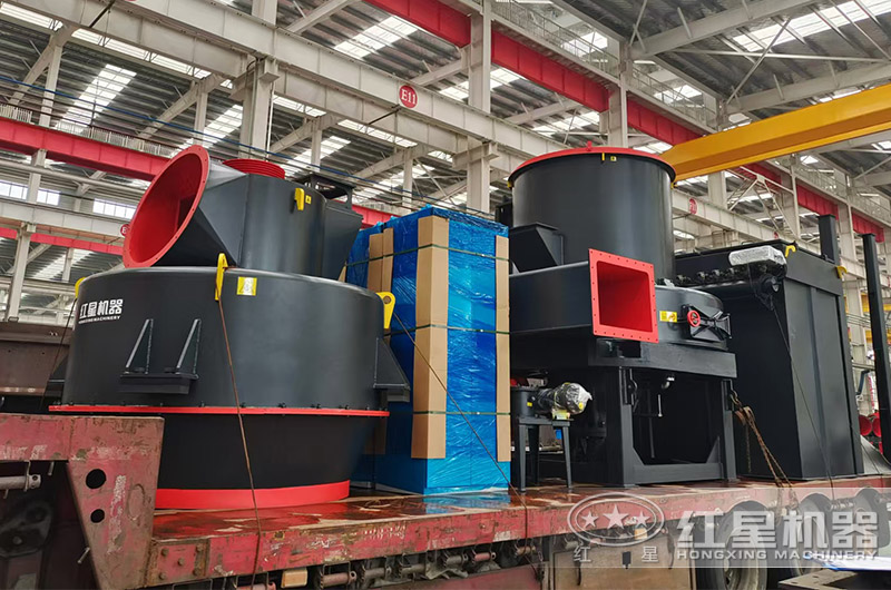 超細(xì)磨粉機(jī)裝車發(fā)貨現(xiàn)場