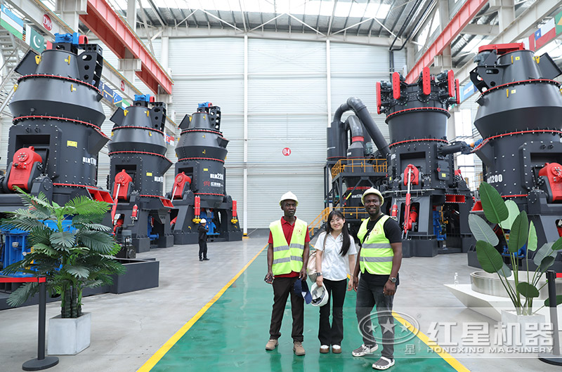 多款類型超細(xì)磨粉機(jī)生產(chǎn)車間