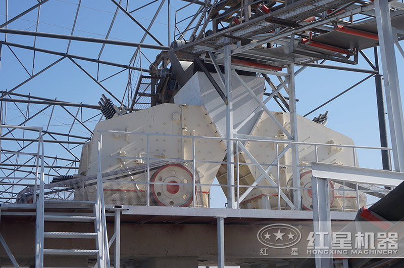 破碎機生產(chǎn)現(xiàn)場 破碎機生產(chǎn)現(xiàn)場