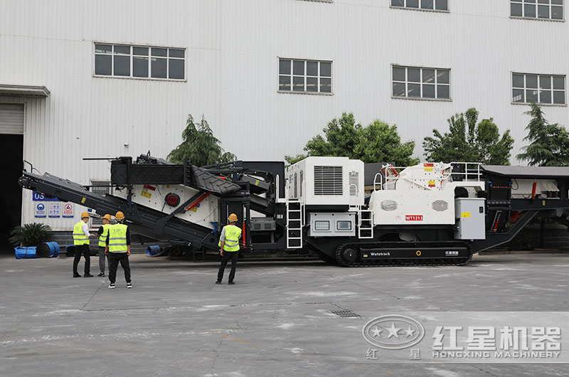 客戶來廠參觀移動建筑垃圾處理設備 客戶來廠參觀移動建筑垃圾處理設備