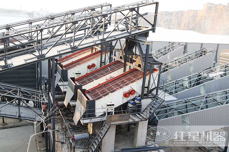 大型砂石分離加工安裝現(xiàn)場(chǎng) 大型砂石分離加工安裝現(xiàn)場(chǎng)